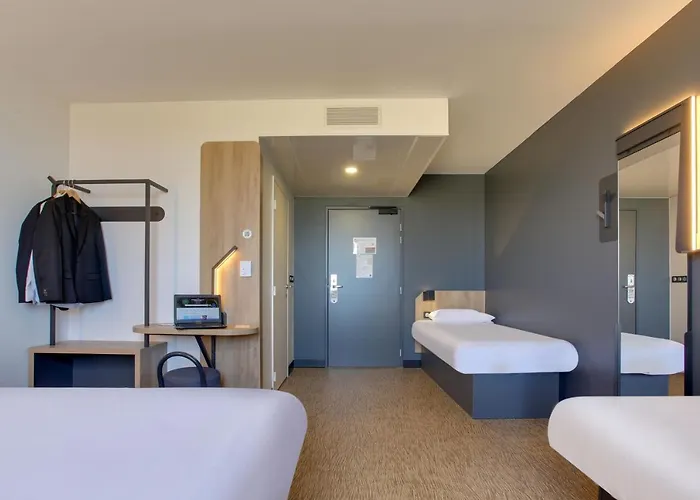 Hotel Croix Blandin 3*