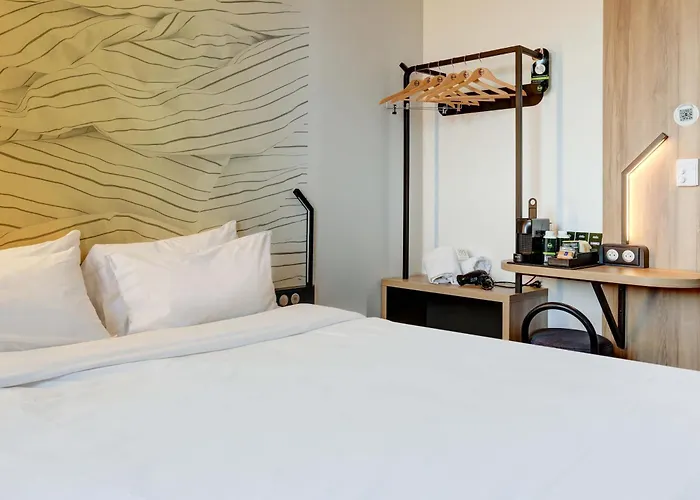 Hotel Croix Blandin 3*