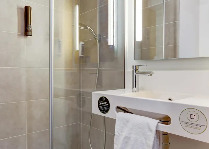 Hotel Croix Blandin 3*